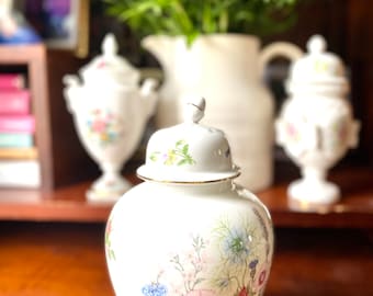Beautiful Vintage Aynsley Wild Tudor Large Ginger/Potpourri Jar