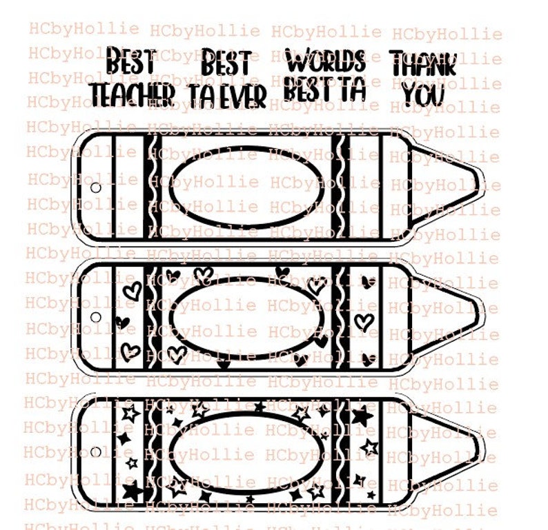Pu&ograve; includere: Tre etichette regalo stampabili in bianco e nero a forma di pastelli. Ogni etichetta ha un design diverso con uno spazio ovale vuoto per scrivere. L'etichetta superiore dice "Miglior insegnante di sempre". L'etichetta centrale ha cuori e l'etichetta inferiore ha stelle.