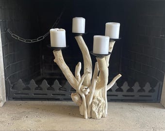 Unieke kandelaar van drijfhout, kustkandelaar, biologische stranddecoratie