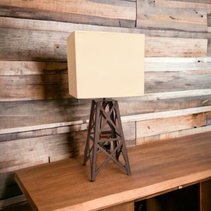 Ręcznie robiona lampa stołowa z żelaza, lampa stołowa industrialna, ręcznie kuta lampa stołowa z żelaza, lampa wiejska, lampa rustykalna, lampa współczesna, lampa kabinowa, lampa żelazna