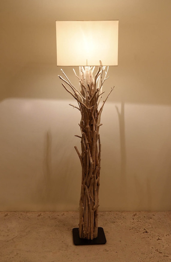 LAMPADAIRE BRANCHES en bois flottés  Diy chandelier, Driftwood decor,  Easy home decor