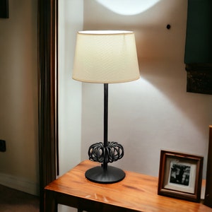 Ręcznie robiona lampa stołowa z żelaza, lampa przemysłowa, ręcznie kuta lampa z żelaza, lampa wiejska, lampa z kutego żelaza, rustykalna lampa, lampa współczesna, lampa kabinowa