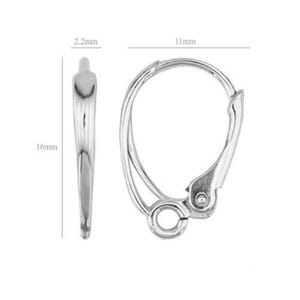Op de afbeelding: Zilveren oorbelhaak met een lengte van 16 mm en een diameter van 11 mm. De haak is 2,2 mm breed.