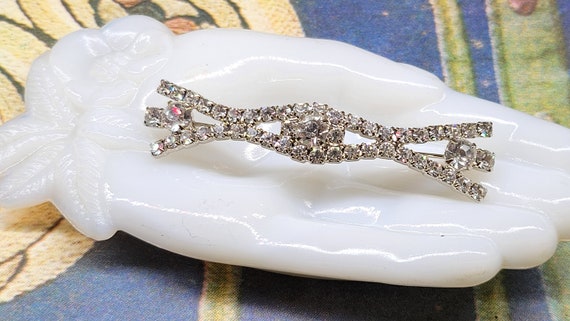 Mid-Century White Glass Rhinestone Large Bar Broo… - image 5