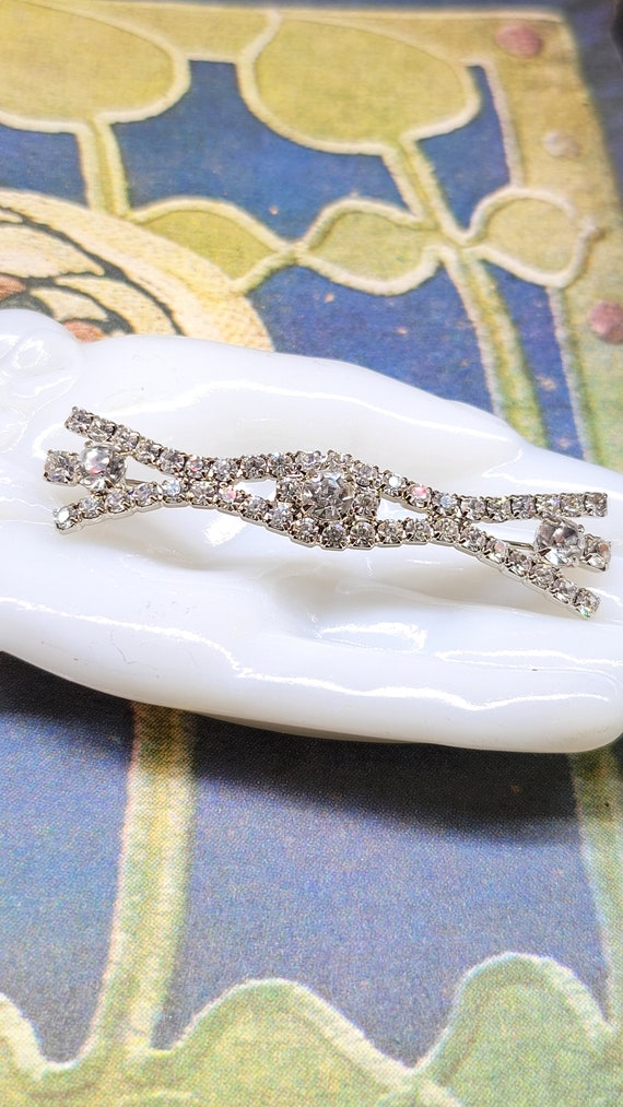 Mid-Century White Glass Rhinestone Large Bar Broo… - image 6