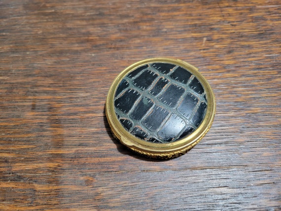 Vintage Leather and Metal Mesh Makeup Compact - image 2