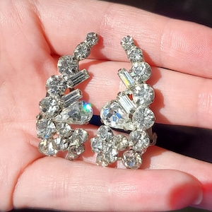 1940s Beautiful White Glass Stone Ear Climber Clip On Earrings