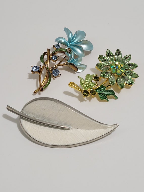 Mid-Century Vintage Flower Brooches - image 2