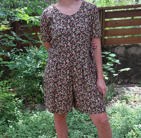 Vintage Romper / Floral Romper / Short Sleeve Romp