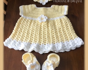 Crocheted 3-6 months daisy baby girl dress, daisy sandals and daisy headband, daisy outfit, baby gift, baby shower gift, daisy girl, daisies