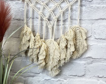 Macrame Wall Hanging, Macrame Feather, Woven Wall Hanging, Boho Wall Decor, Wall Tapestry Hanging, Boho Fiber Wall Art, Macrame Leaf