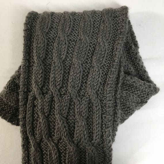 How to knit a scarf with your hands