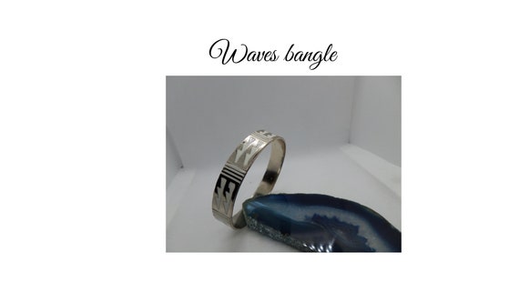 Solid silver and enamel rigid wave designed bangle - image 4