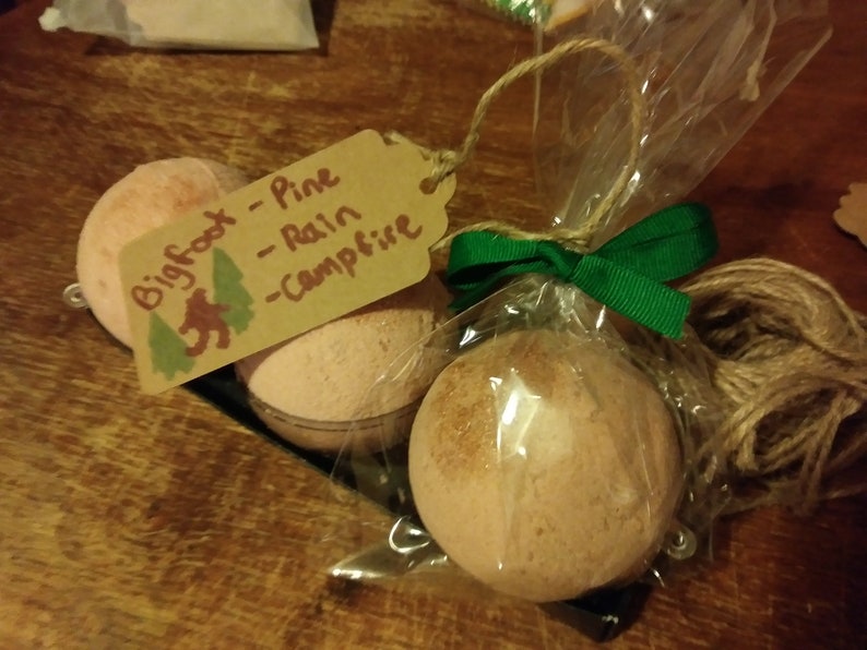 Cryptid Bathbomb Combo Set of three 8 oz each- Alien, Mothman, Bigfoot bath bomb- With Shea Butter and Fragrance Oil image 5