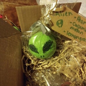 Cryptid Bathbomb Combo Set of three 8 oz each- Alien, Mothman, Bigfoot bath bomb- With Shea Butter and Fragrance Oil image 8