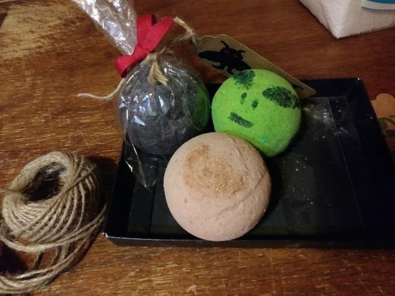 Cryptid Bathbomb Combo Set of three 8 oz each- Alien, Mothman, Bigfoot bath bomb- With Shea Butter and Fragrance Oil image 7