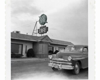 Bliss Idaho ~ 1950s Identified Location Vintage Snapshot ~ Car Parked in front of Bar Cafe Sign ~ Vintage Photo ~ writing on back O10