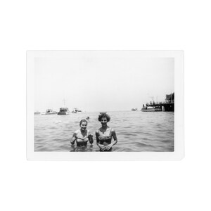 Swim ~ Photo vintage portée en maillot de bain des années 40 et 50, femmes dans l&#39;eau ~ Photo vintage W1