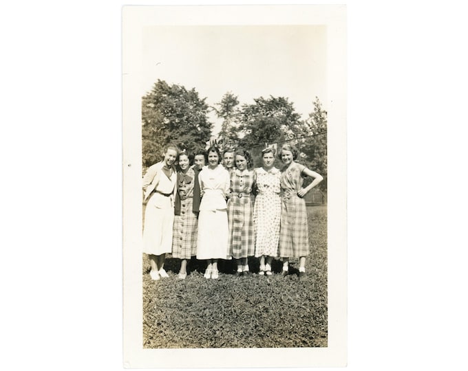 1930s Identified Vintage Snapshot ~ Group of Young Women Arm in Arm ...