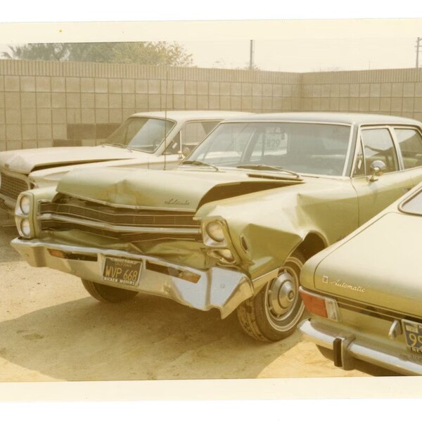 Vintage Photo ~ Junk Yard Wrecked Car ~ Vintage Snapshot O14