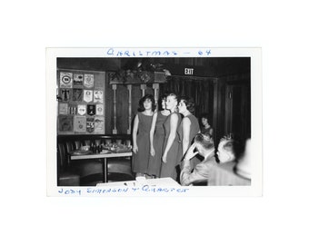 1964 Performers ~ Vintage Snapshot ~ Jody Simonson Quartet Singing in a Restaurant Bar ~ Vintage Photo W5