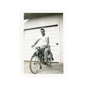 1940s Man on Motorized Bicycle ~ Vintage Snapshot ~ Schwinn Whizzer ~  Vintage Photo M22 - Etsy