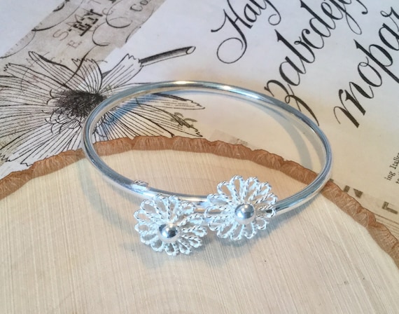 デイジーカフブレスレット、スターリングシルバー、フラワーカフ