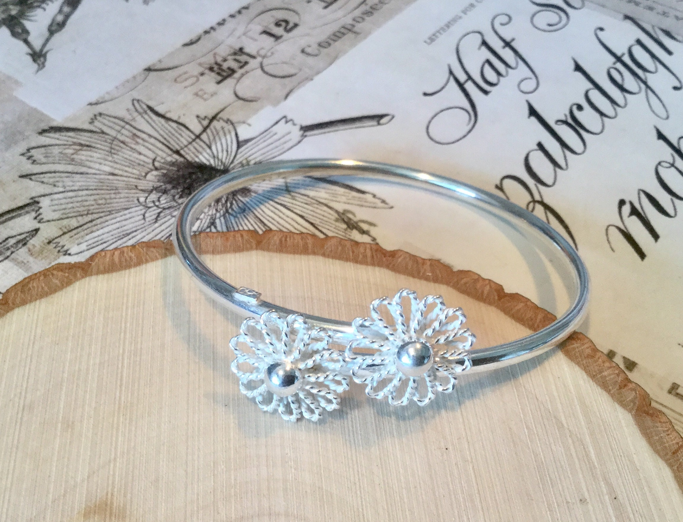 デイジーカフブレスレット、スターリングシルバー、フラワーカフ