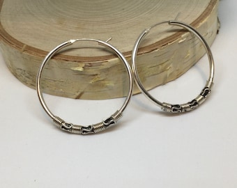 Dainty Hoop Earrings in Sterling Silver, Circle Earrings, Friend Gift For Her