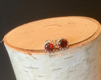 Pendientes de cristal de rubí, perno de plata de ley, pendientes Swarovski, pendientes delicados