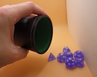 with 5 game dice Felt lining PU leather Dice cup set silent dice cup felt lining internal silent cradle suitable for Yahtzee bar party family dice game 