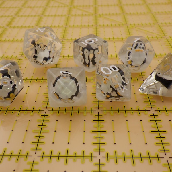Penguin Inclusion Dice 16mm 7 Die Polyhedral Dice Set - RPG Tabletop Gaming Roleplay RPG CCG Tool Tabletop Roleplay Games Supply Card Board