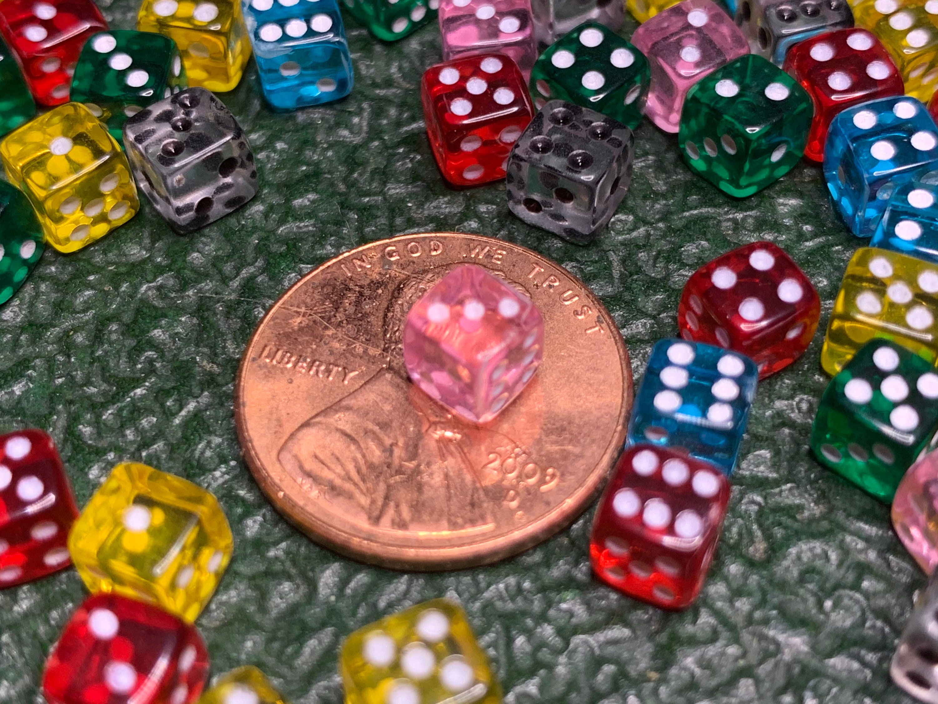 Twenty Random 5MM Assorted Transparent Color D6 Gaming Dice Rounded Corner Confetti RPG Tool Tabletop Roleplay Games Supply CCG Card Board