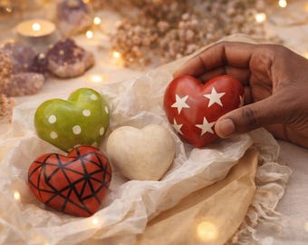 Regalo del Día de la Madre para mamá / Set de corazón de esteatita / Regalo artesanal con infusión de Reiki / Piedra de sanación espiritual / Regalo de amor propio para ella