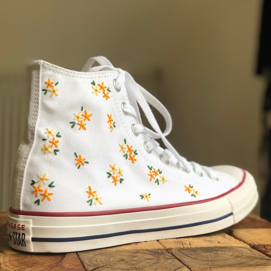 Faszinierend Converse Mit Blumen Fotos