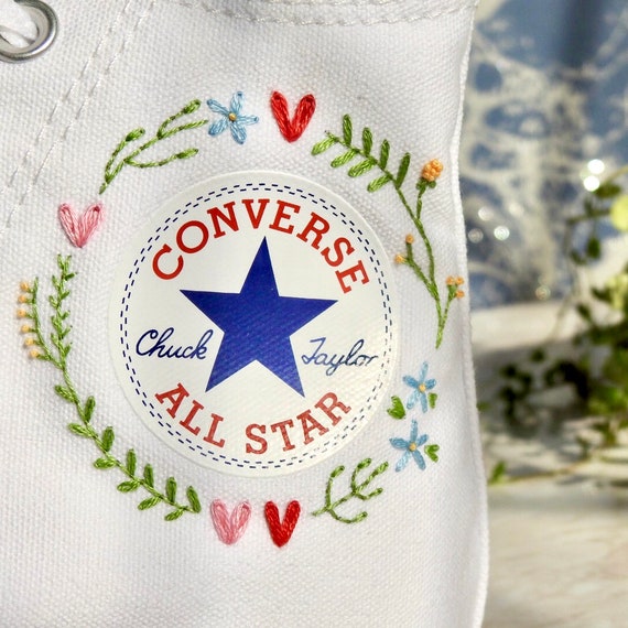 codicioso Cerdito fondo Embroidered Floral and Heart Converse Chuck Taylor High Tops - Etsy