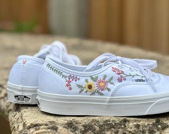 Zapatillas Vans auténticas con bordado floral rosa pastel a mano