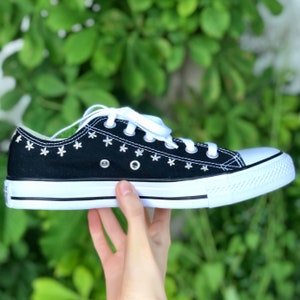 embroidered converse black