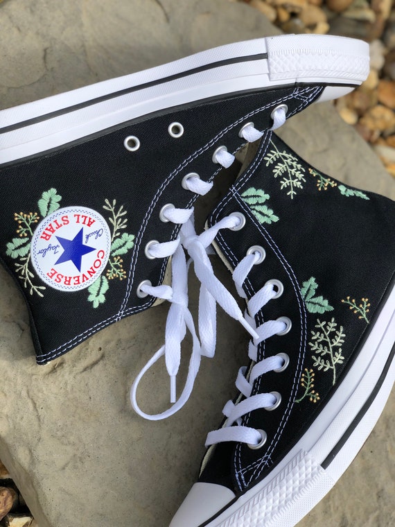 Converse negras con flores sale