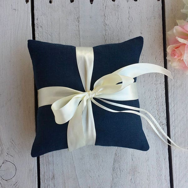 Coussin bleu marine, coussin bleu