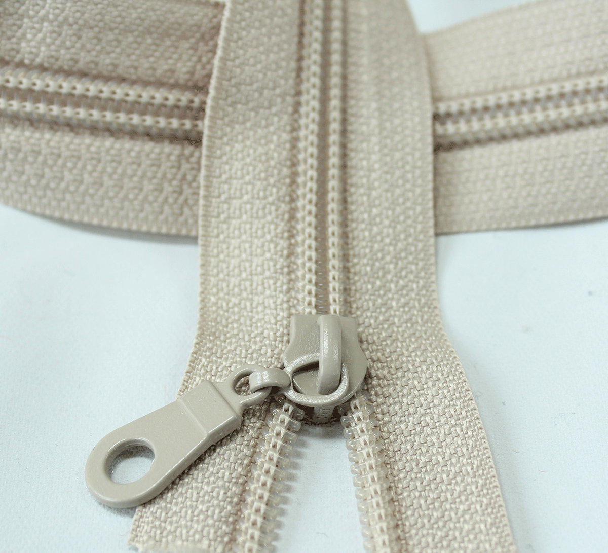 Size #5 Beige Zipper with beige coil - 5 yards & 15 Regular (Donut) Zipper Pulls