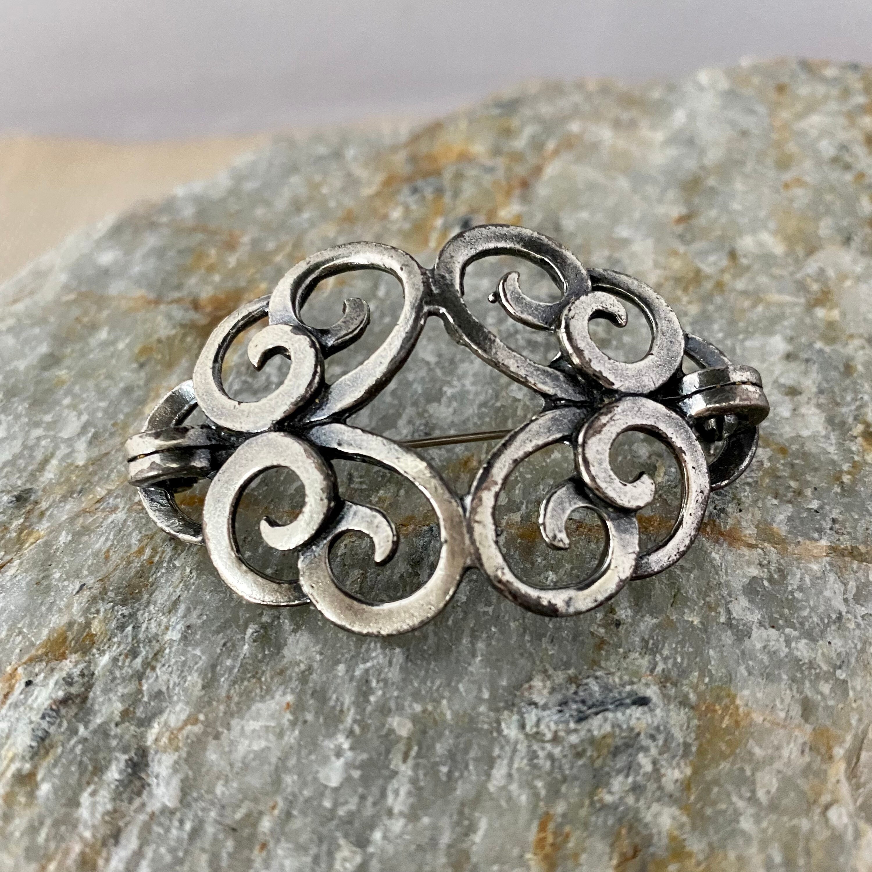 Zentall brooch deals