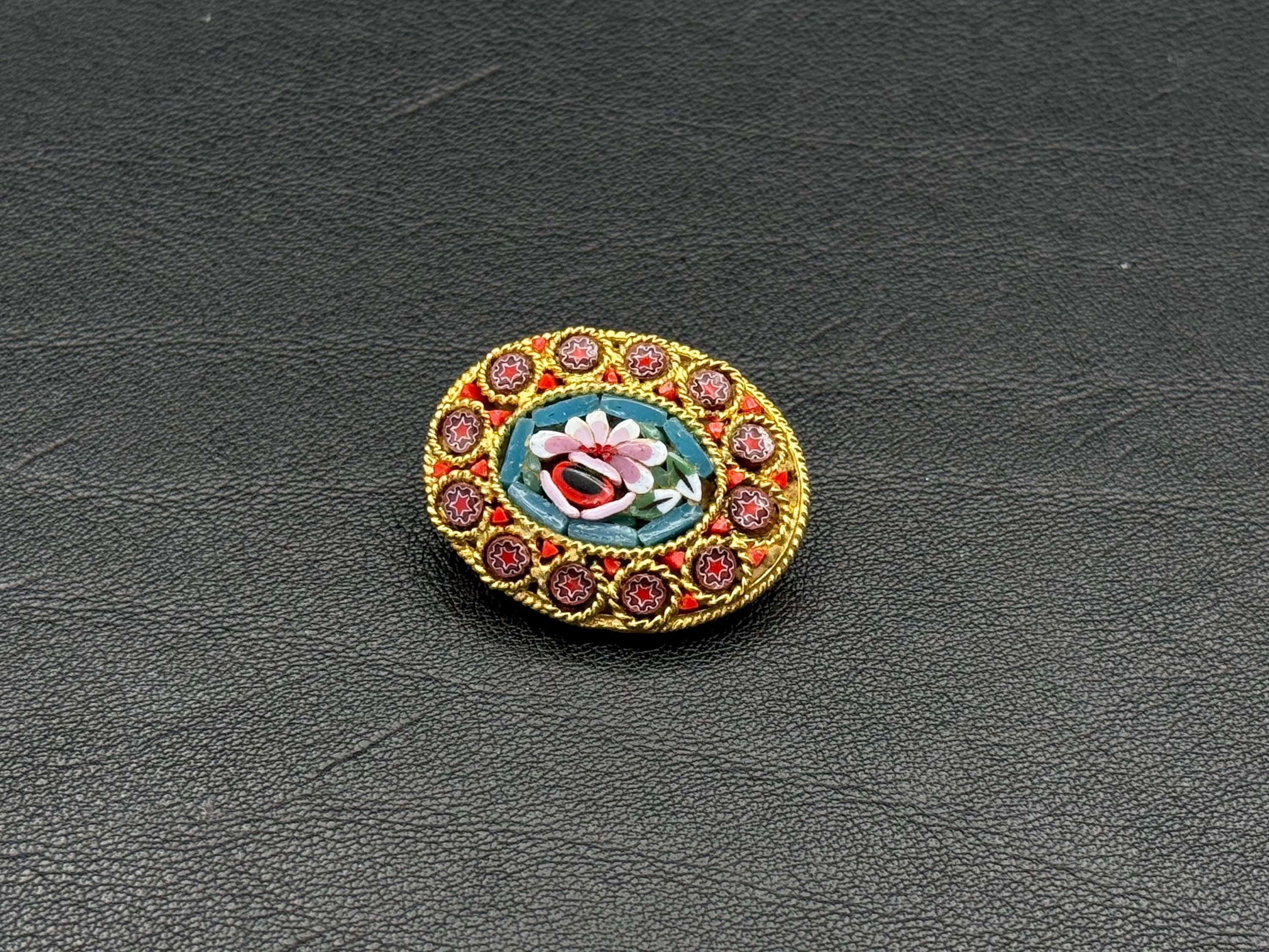 Broche Barre Victorienne Micro Mosaïque Millefiori – Fleurs Oiseau Onyx Noir, Italie Antique