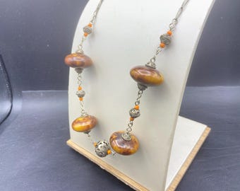Vintage tribale etnische Marokkaanse zilveren ketting met prachtige kralen.