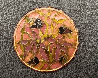 Broche vintage de latón y esmalte cloisonné con decoración floral. Broche redondo de correo electrónico