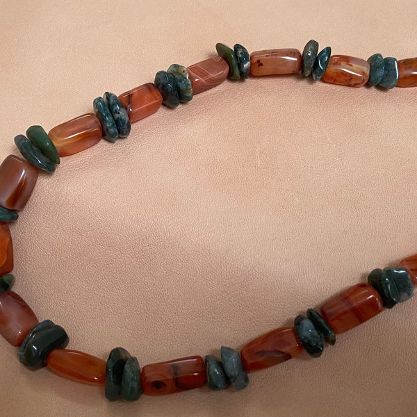 Collier agate vintage. Véritable cornaline et agate mousse.