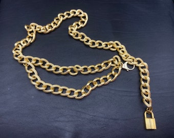 Vintage chain belt in gold metal link. Belt For women.