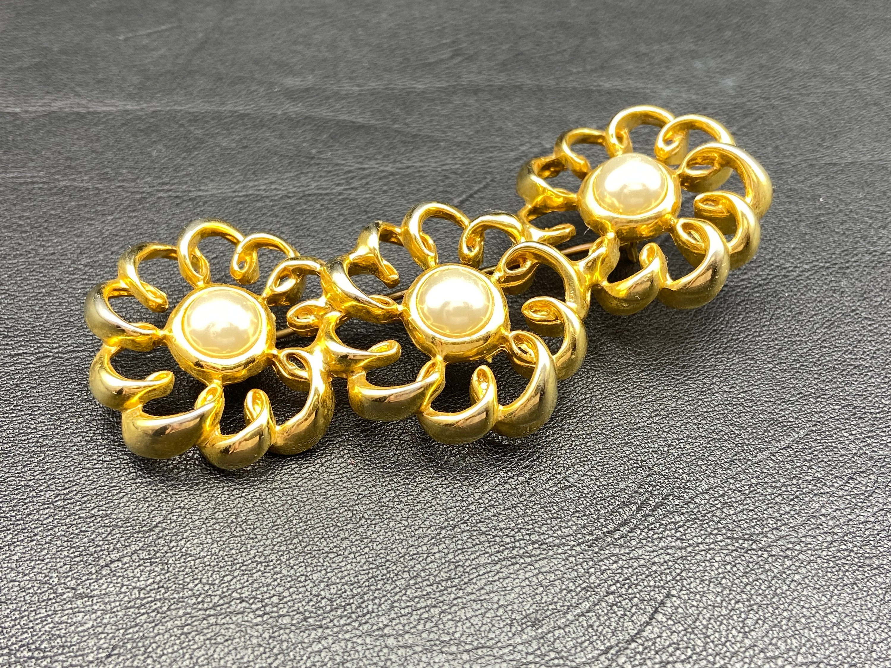 grosse belle bague en argent massif .jamais servie.taille 52 grosse belle bague en argent massif .jamais servie.taille 52