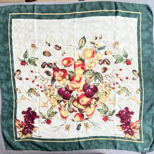 La vie 5 scarf signed vintage. 100% silk. Golden beige, green, brown.