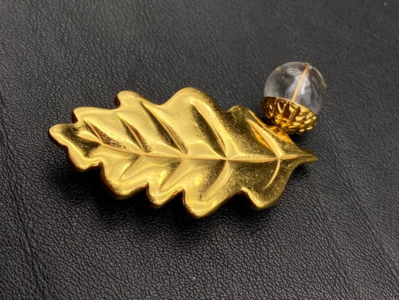 INES de LA FRESSANGE Vintage brooch in gold metal… - image 3